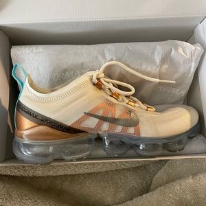 Nike women’s Air Vapor Max